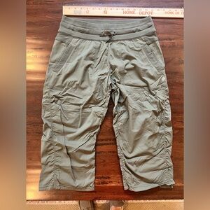 Lululemon Dance studio Capri Pants